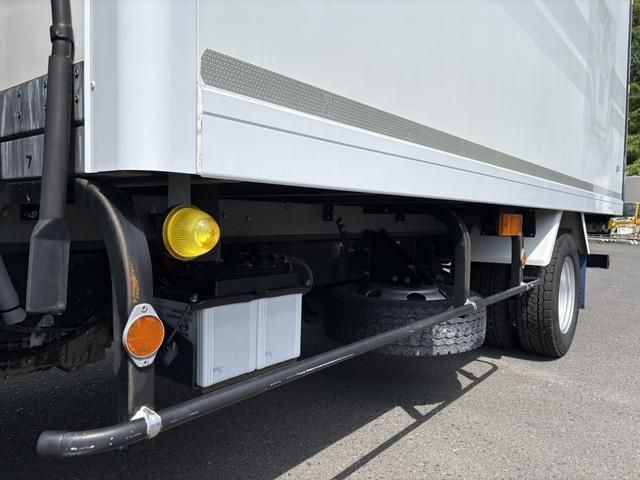 Hino DUTRO 2017-04 7737862-28