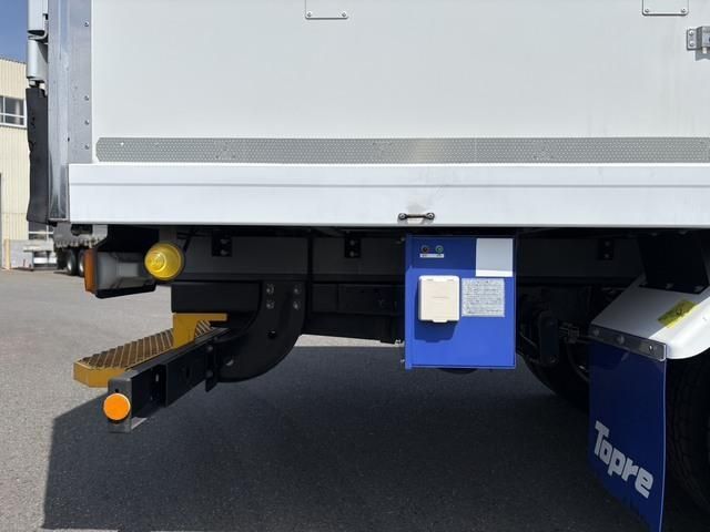 Hino DUTRO 2017-04 7737862-29