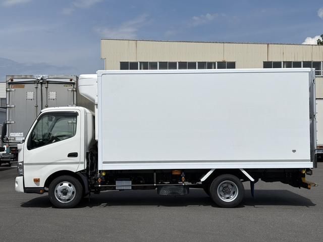 Hino DUTRO 2017-04 7737862-3