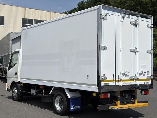 Hino DUTRO 2017-04 7737862-5