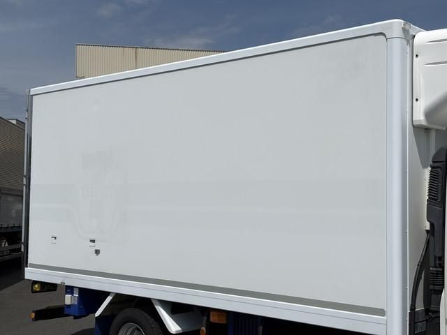 Hino DUTRO 2017-04 7737862-8