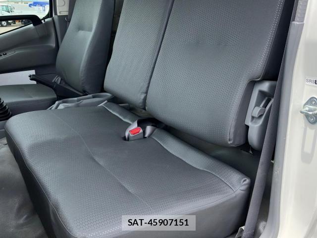 Hino DUTRO 2018-10 7784490-18