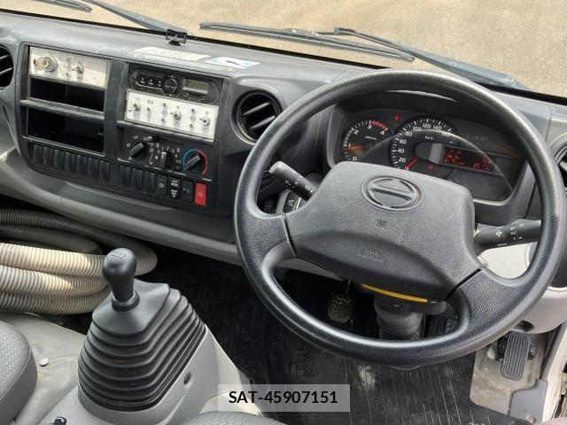 Hino DUTRO 2018-10 7784490-19