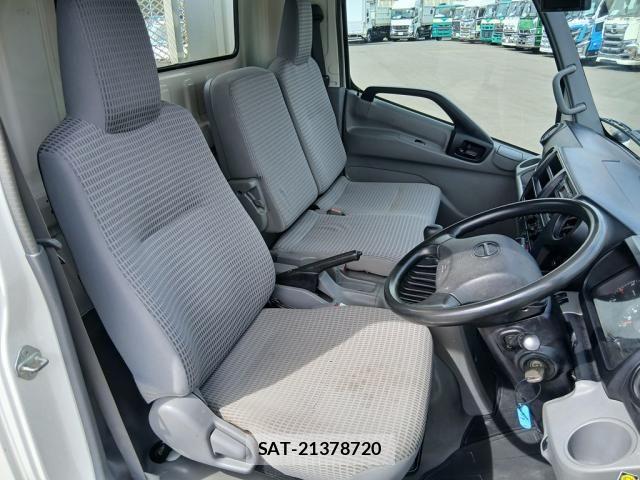 Hino DUTRO 2018-06 7784480-17