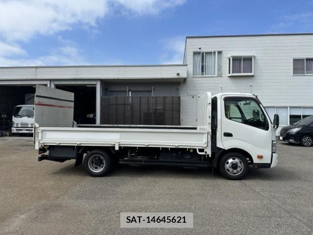 Hino DUTRO 2018-04 7784472-5