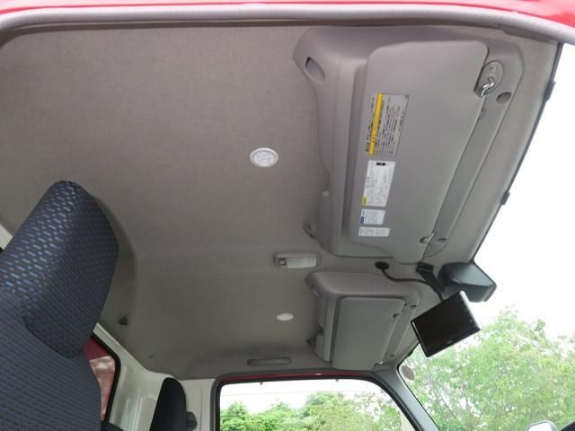 Hino DUTRO 2023-03 7864660-19