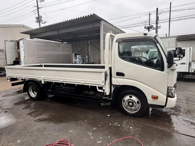Hino DUTRO 2019-03 7864665-3