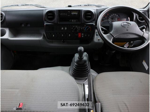 Hino DUTRO 2017-05 7876212-1