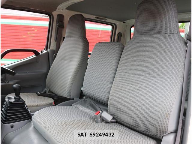 Hino DUTRO 2017-05 7876212-27