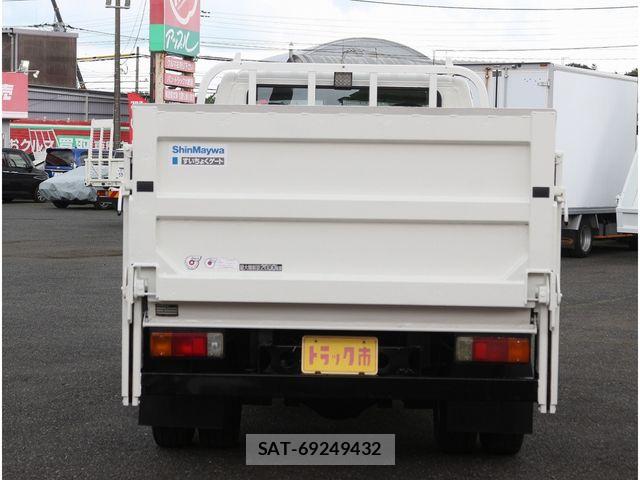 Hino DUTRO 2017-05 7876212-6