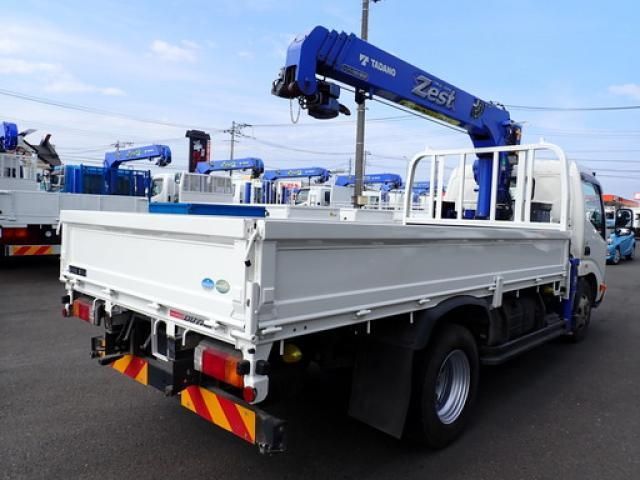 Hino DUTRO 2017-11 7864658-3