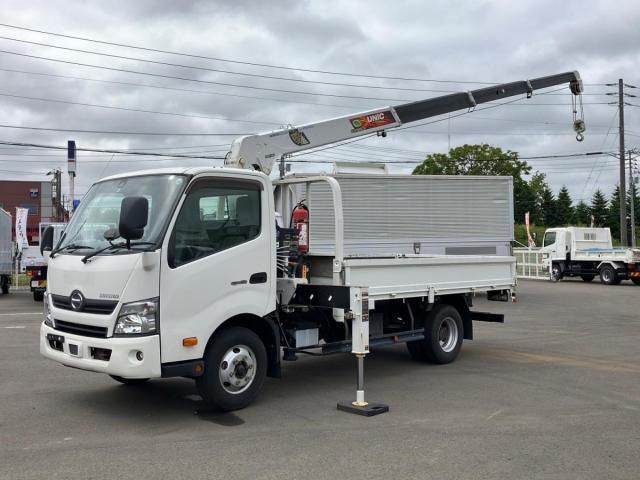 Hino DUTRO 2018-06 7864657-0