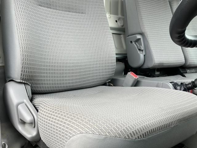 Hino DUTRO 2018-06 7864657-17