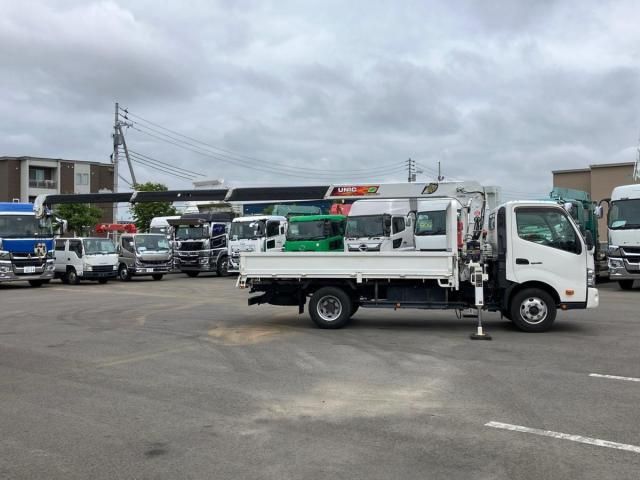 Hino DUTRO 2018-06 7864657-5