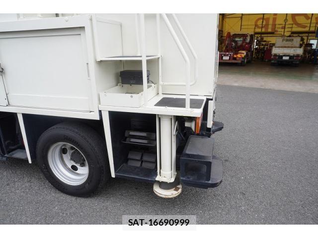Hino DUTRO 2018-06 7961304-18