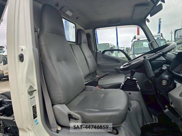 Hino DUTRO 2016-10 7961305-26