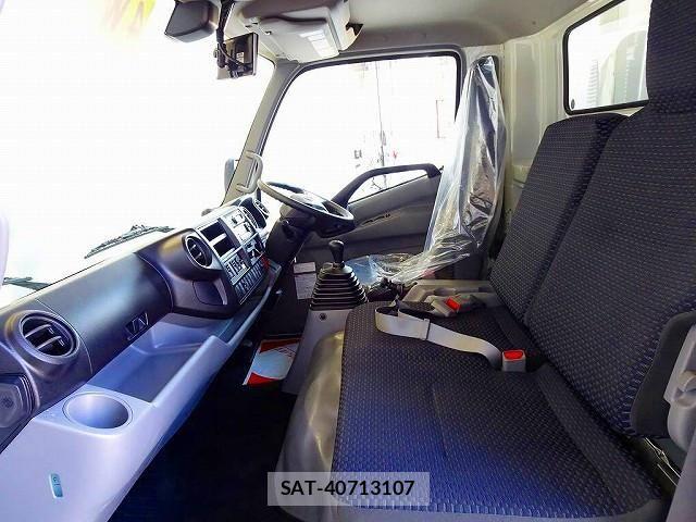 Hino DUTRO 2019-11 7961272-8