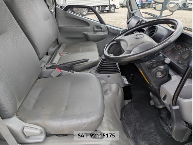 Hino DUTRO 2018-05 7961299-8