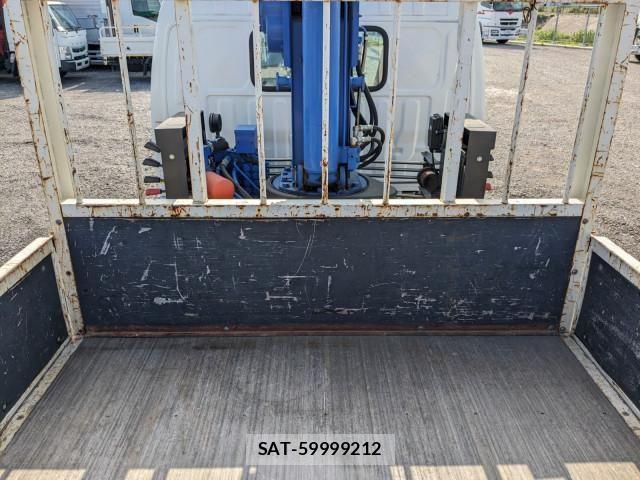Hino DUTRO 2018-05 7961287-11
