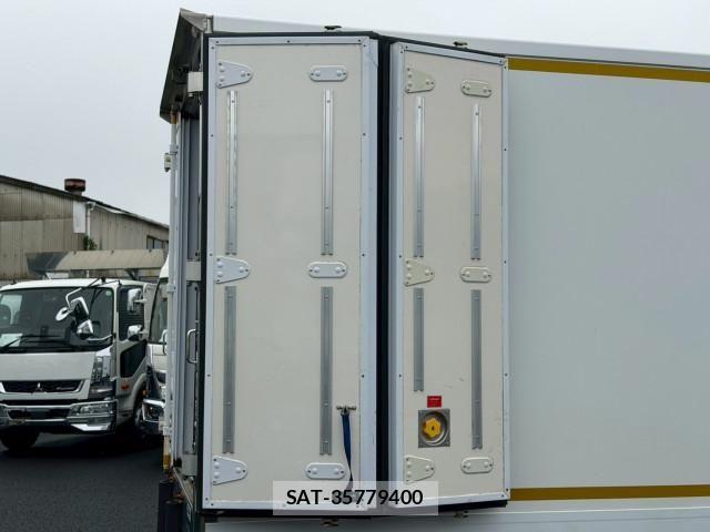 Hino DUTRO 2020-05 7961282-17