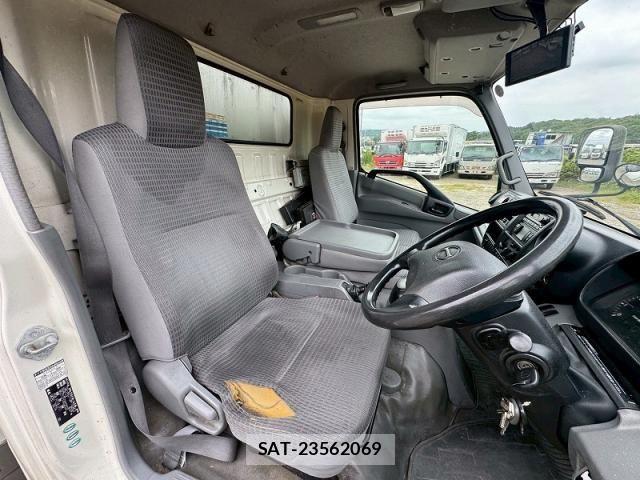 Hino DUTRO 2013-11 7961314-24