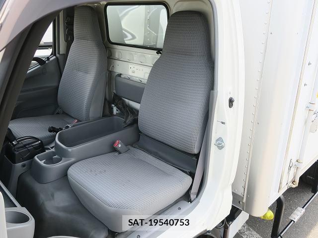 Hino DUTRO 2018-12 7961312-21