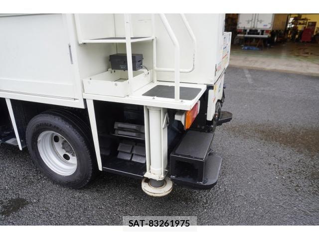 Hino DUTRO 2018-03 7961294-18