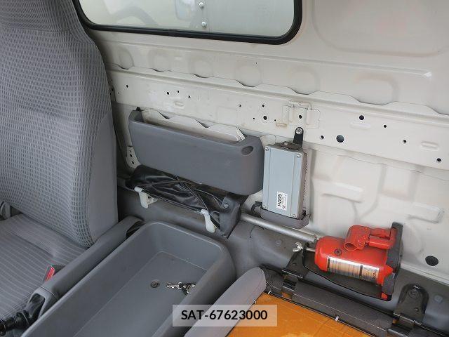 Hino DUTRO 2018-12 7961311-21