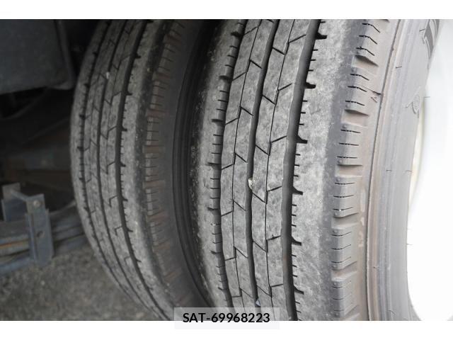 Hino DUTRO 2021-03 7961308-9