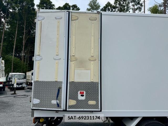 Hino DUTRO 2022-02 7961277-19