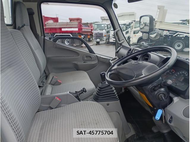 Hino DUTRO 2017-05 7961303-18