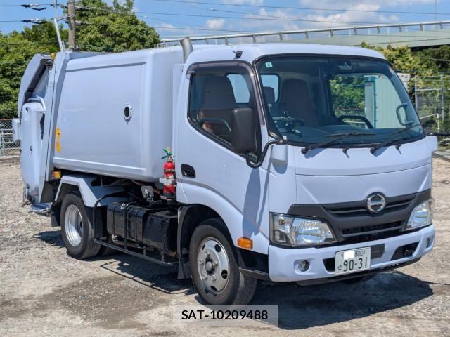Hino DUTRO 2019-05 7961300-1
