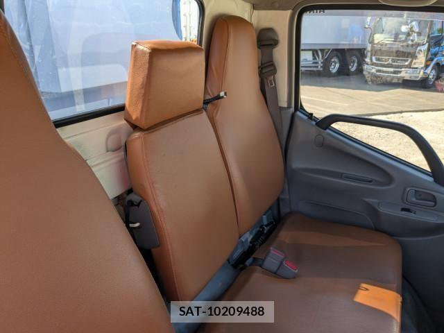 Hino DUTRO 2019-05 7961300-27