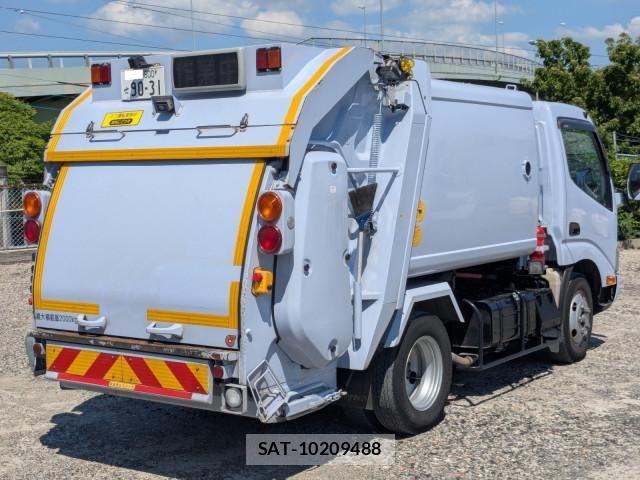 Hino DUTRO 2019-05 7961300-2