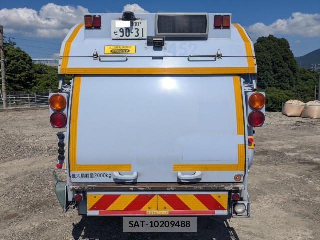 Hino DUTRO 2019-05 7961300-4