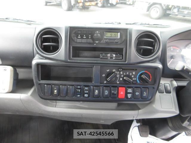 Hino DUTRO 2018-01 7961284-19
