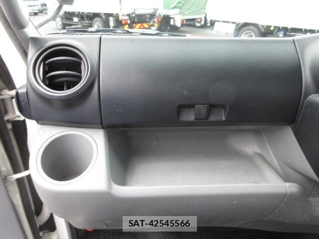 Hino DUTRO 2018-01 7961284-24