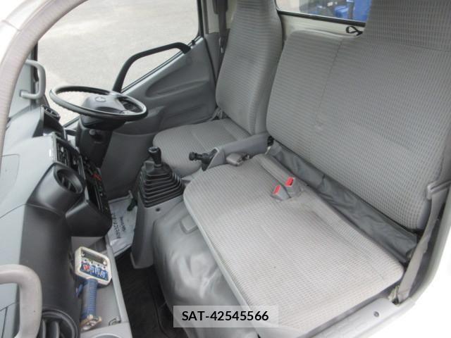 Hino DUTRO 2018-01 7961284-25