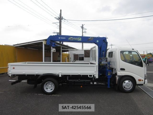 Hino DUTRO 2018-01 7961284-2