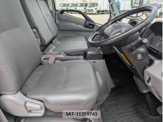 Hino DUTRO 2019-10 7961280-27