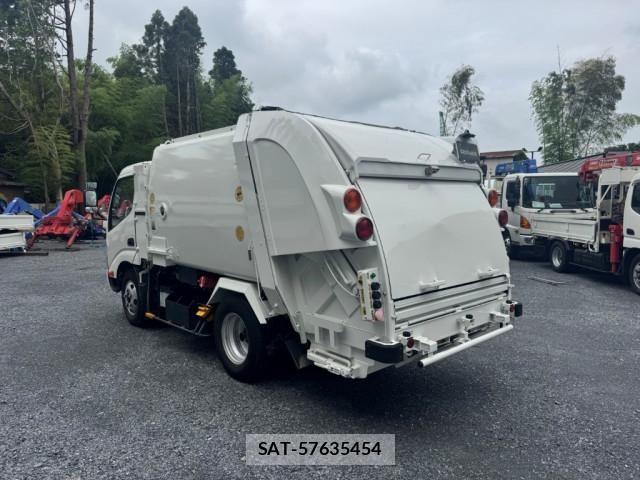 Hino DUTRO 2017-11 7961288-4
