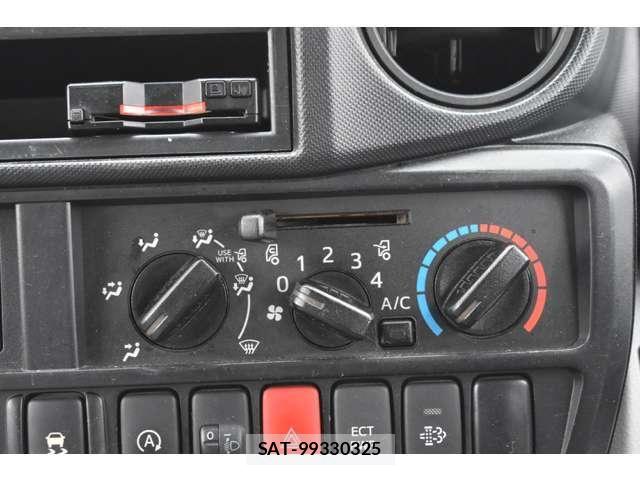 Hino DUTRO 2019-08 7961298-15