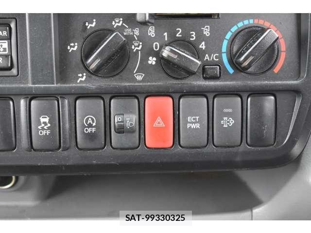 Hino DUTRO 2019-08 7961298-17