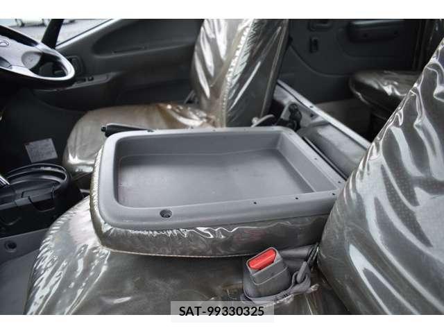Hino DUTRO 2019-08 7961298-25