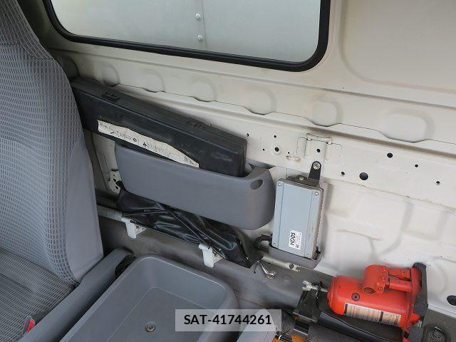 Hino DUTRO 2018-12 7979092-23