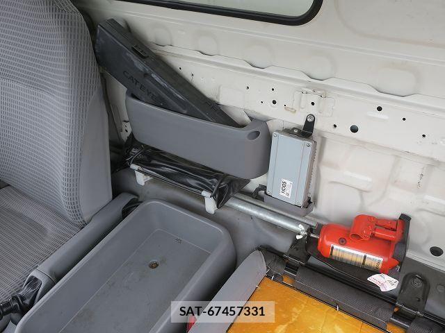 Hino DUTRO 2018-12 7979093-23