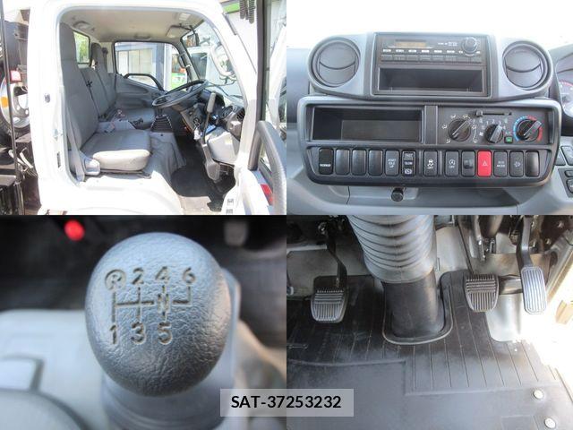 Hino DUTRO 2017-03 7979085-19