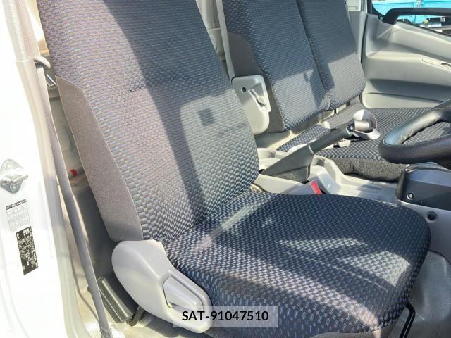 Hino DUTRO 2021-03 7979089-14