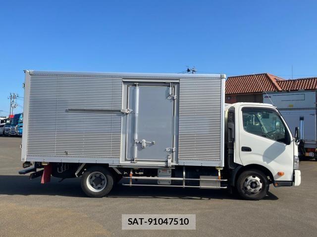 Hino DUTRO 2021-03 7979089-5
