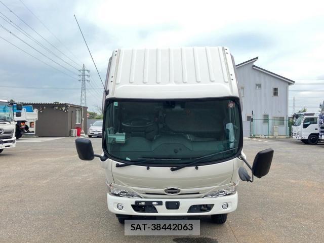 Hino DUTRO 2024-03 8035317-22